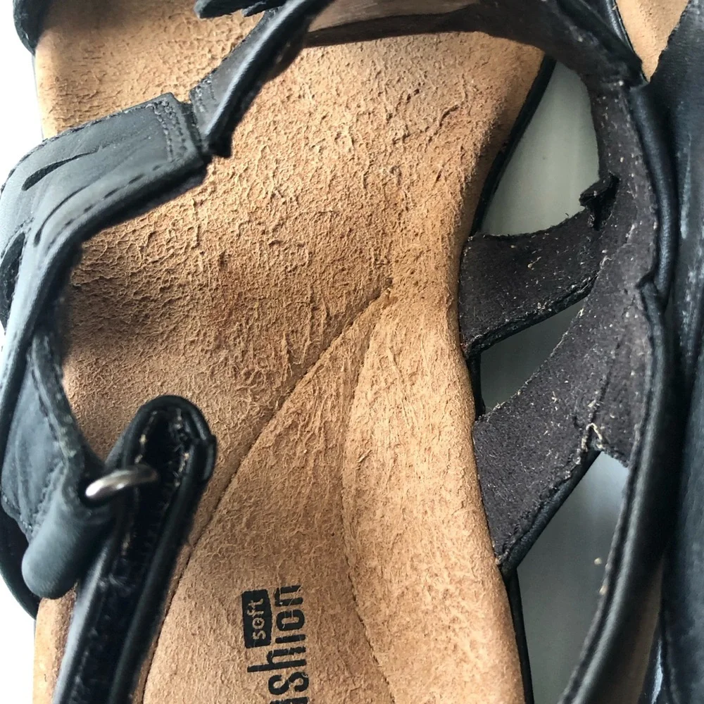 Clarks Women’s Leisa Claytin Black Floral Leather Slingback Sandals size 9.5